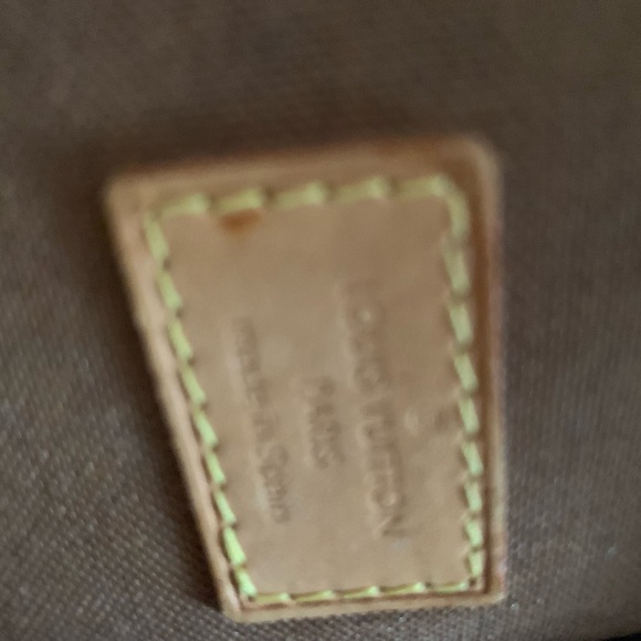 Vintage Louis Vuitton crossbody Purse. Has all the original parts. Gentle used . - Picture 3 of 10